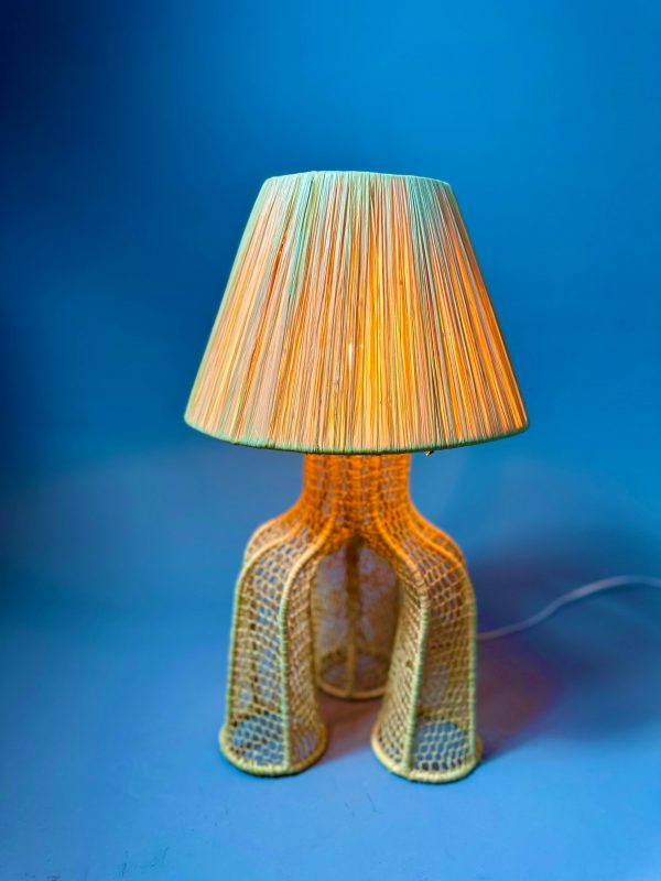 Natural raffia lamp